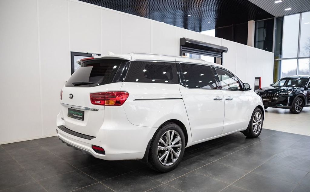 KIA Carnival, 2018 год, 3 330 000 рублей, 6 фотография