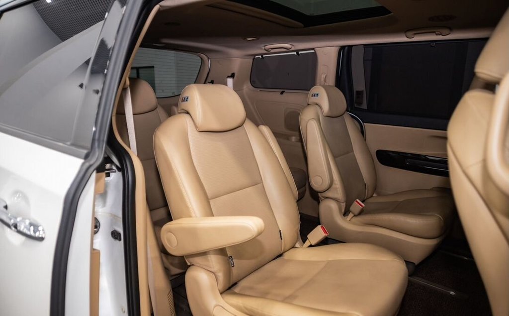 KIA Carnival, 2018 год, 3 330 000 рублей, 16 фотография