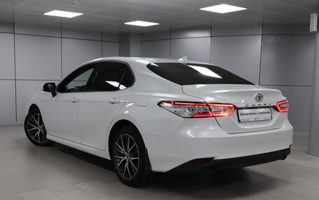 Toyota Camry, 2021 год, 2 992 000 рублей, 2 фотография