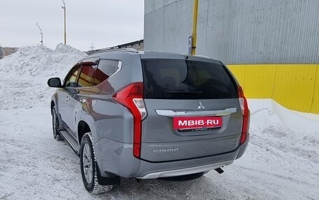 Mitsubishi Pajero Sport III рестайлинг, 2017 год, 2 600 000 рублей, 4 фотография