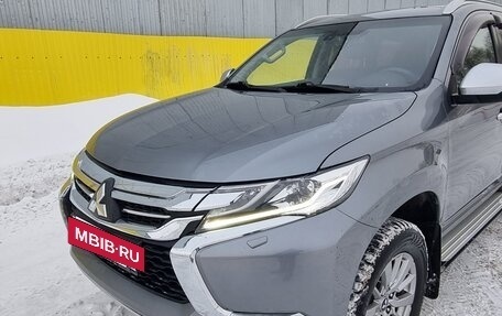 Mitsubishi Pajero Sport III рестайлинг, 2017 год, 2 600 000 рублей, 3 фотография