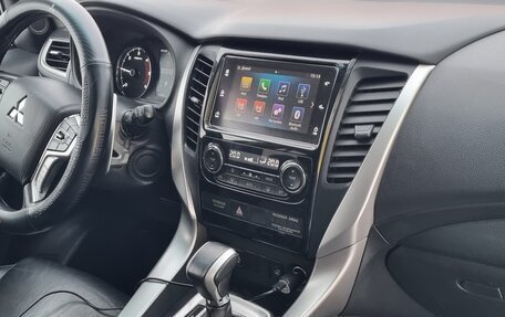 Mitsubishi Pajero Sport III рестайлинг, 2017 год, 2 600 000 рублей, 13 фотография