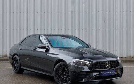 Mercedes-Benz E-Класс, 2022 год, 4 500 000 рублей, 2 фотография