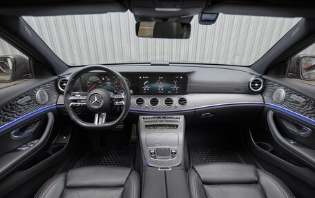 Mercedes-Benz E-Класс, 2022 год, 4 500 000 рублей, 13 фотография
