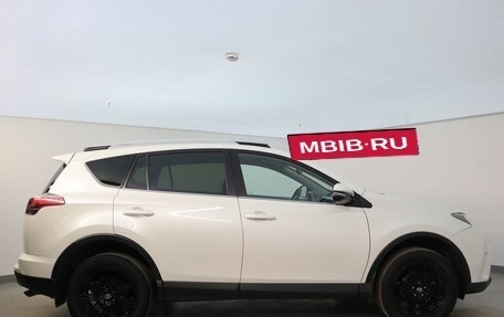 Toyota RAV4, 2017 год, 2 357 000 рублей, 6 фотография
