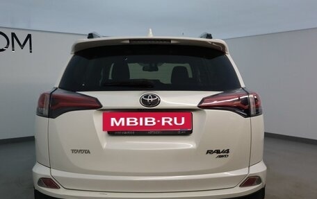 Toyota RAV4, 2017 год, 2 357 000 рублей, 4 фотография