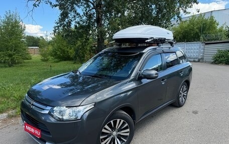 Mitsubishi Outlander III рестайлинг 3, 2014 год, 2 300 000 рублей, 1 фотография