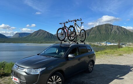 Mitsubishi Outlander III рестайлинг 3, 2014 год, 2 300 000 рублей, 8 фотография