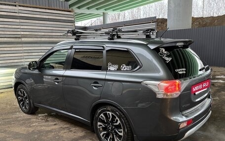 Mitsubishi Outlander III рестайлинг 3, 2014 год, 2 300 000 рублей, 5 фотография