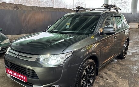 Mitsubishi Outlander III рестайлинг 3, 2014 год, 2 300 000 рублей, 4 фотография
