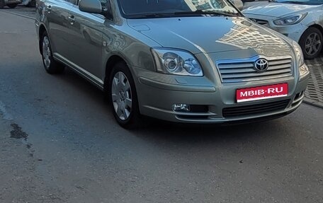 Toyota Avensis III рестайлинг, 2004 год, 840 000 рублей, 1 фотография