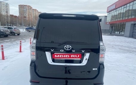 Toyota Voxy II, 2012 год, 1 975 000 рублей, 5 фотография