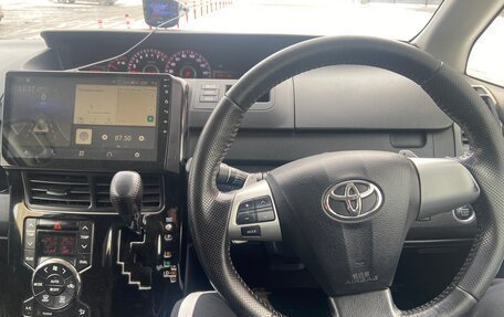 Toyota Voxy II, 2012 год, 1 975 000 рублей, 9 фотография