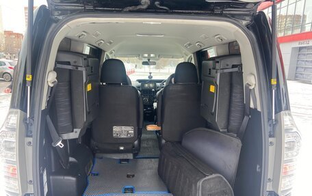 Toyota Voxy II, 2012 год, 1 975 000 рублей, 14 фотография