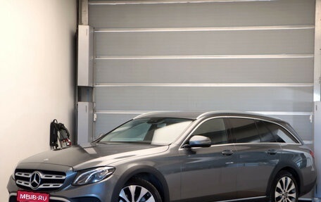 Mercedes-Benz E-Класс, 2017 год, 3 300 000 рублей, 1 фотография