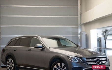 Mercedes-Benz E-Класс, 2017 год, 3 300 000 рублей, 3 фотография