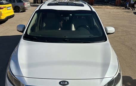 KIA Carnival III, 2017 год, 3 000 000 рублей, 2 фотография