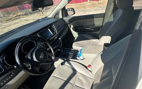 KIA Carnival III, 2017 год, 3 000 000 рублей, 10 фотография