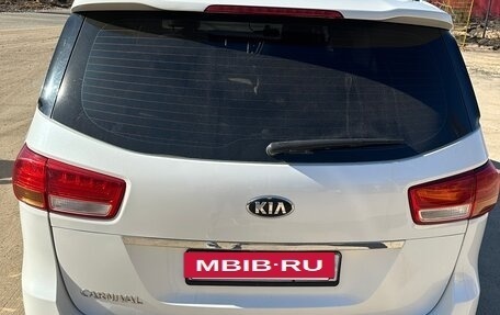 KIA Carnival III, 2017 год, 3 000 000 рублей, 5 фотография