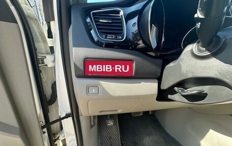 KIA Carnival III, 2017 год, 3 000 000 рублей, 12 фотография