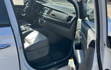 KIA Carnival III, 2017 год, 3 000 000 рублей, 20 фотография