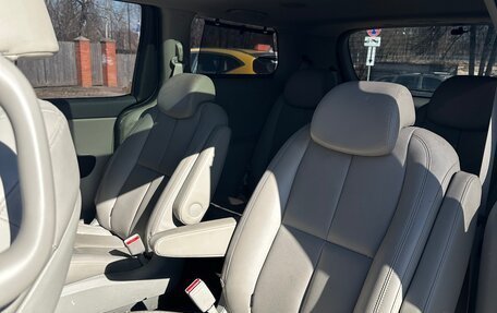 KIA Carnival III, 2017 год, 3 000 000 рублей, 19 фотография