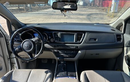 KIA Carnival III, 2017 год, 3 000 000 рублей, 16 фотография