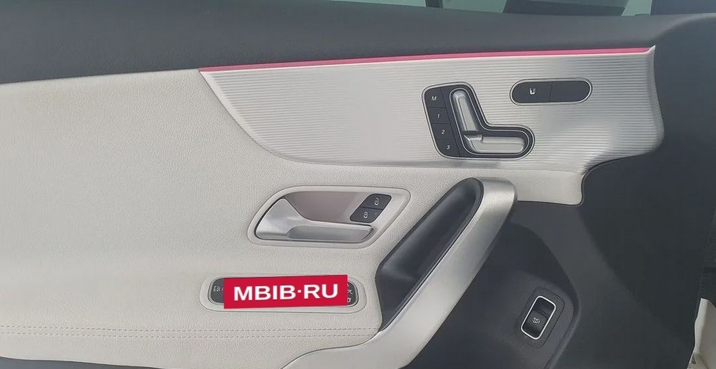 Mercedes-Benz A-Класс, 2021 год, 3 038 100 рублей, 18 фотография