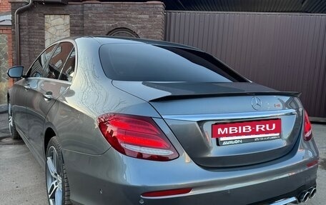 Mercedes-Benz E-Класс, 2018 год, 3 300 000 рублей, 4 фотография