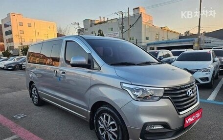 Hyundai Grand Starex Grand Starex I рестайлинг 2, 2019 год, 2 950 000 рублей, 1 фотография