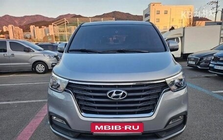 Hyundai Grand Starex Grand Starex I рестайлинг 2, 2019 год, 2 950 000 рублей, 2 фотография