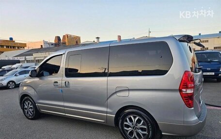 Hyundai Grand Starex Grand Starex I рестайлинг 2, 2019 год, 2 950 000 рублей, 3 фотография