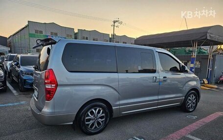 Hyundai Grand Starex Grand Starex I рестайлинг 2, 2019 год, 2 950 000 рублей, 10 фотография