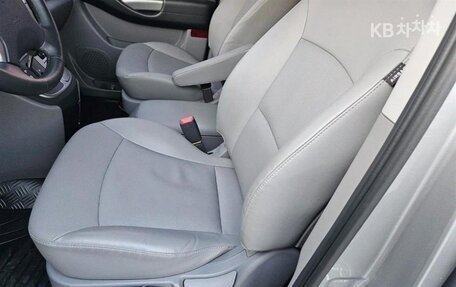 Hyundai Grand Starex Grand Starex I рестайлинг 2, 2019 год, 2 950 000 рублей, 12 фотография