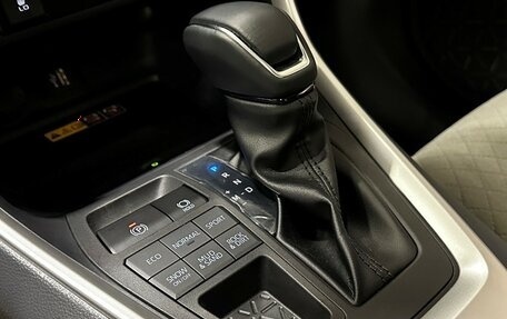 Toyota RAV4, 2024 год, 3 867 000 рублей, 28 фотография