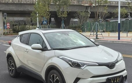 Toyota C-HR I рестайлинг, 2022 год, 1 800 000 рублей, 1 фотография
