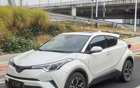 Toyota C-HR I рестайлинг, 2022 год, 1 800 000 рублей, 3 фотография