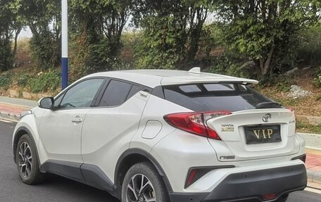 Toyota C-HR I рестайлинг, 2022 год, 1 800 000 рублей, 5 фотография