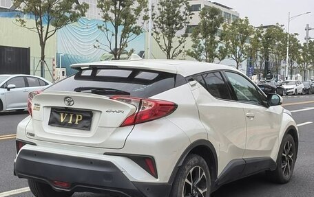 Toyota C-HR I рестайлинг, 2022 год, 1 800 000 рублей, 7 фотография