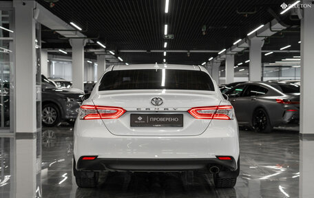 Toyota Camry, 2018 год, 2 870 000 рублей, 6 фотография
