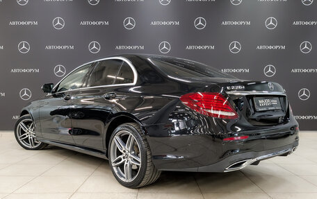 Mercedes-Benz E-Класс, 2019 год, 3 300 000 рублей, 7 фотография