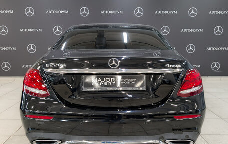 Mercedes-Benz E-Класс, 2019 год, 3 300 000 рублей, 6 фотография