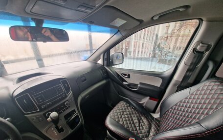 Hyundai H-1 II рестайлинг, 2017 год, 2 300 000 рублей, 12 фотография