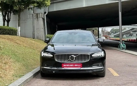 Volvo S90 II рестайлинг, 2022 год, 3 000 000 рублей, 2 фотография