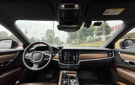Volvo S90 II рестайлинг, 2022 год, 3 000 000 рублей, 6 фотография