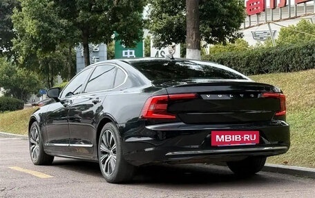 Volvo S90 II рестайлинг, 2022 год, 3 000 000 рублей, 4 фотография