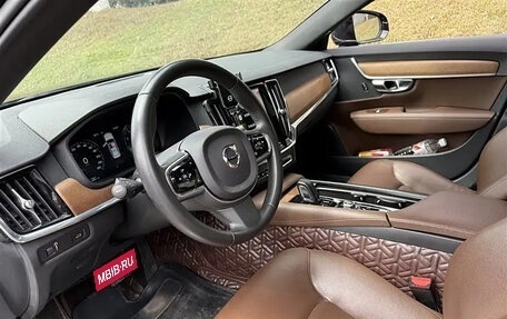 Volvo S90 II рестайлинг, 2022 год, 3 000 000 рублей, 7 фотография