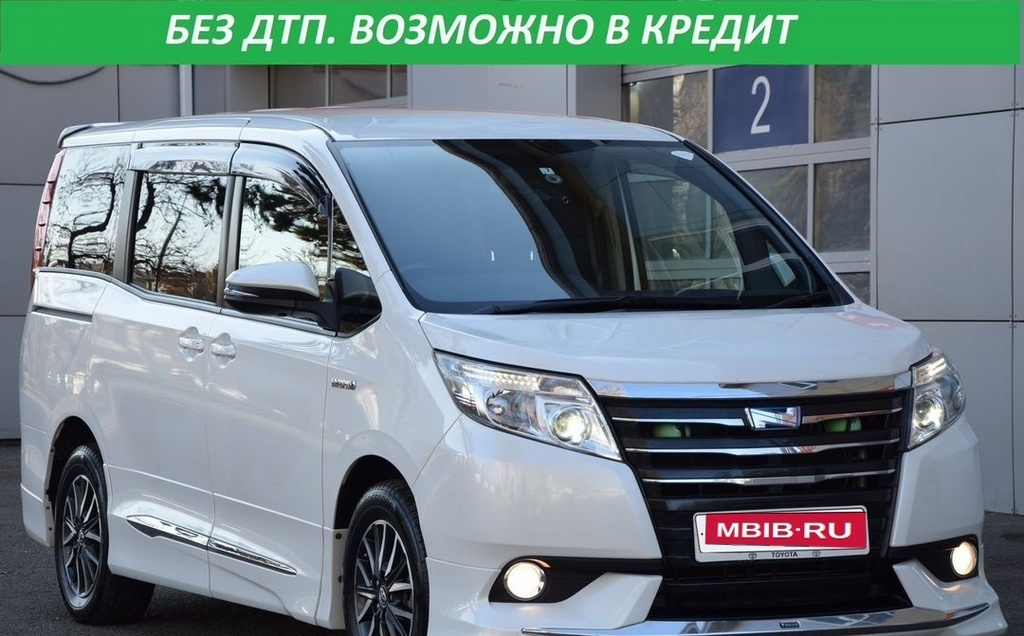 Toyota Noah, 2015 год, 2 080 000 рублей, 1 фотография