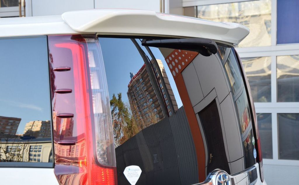 Toyota Noah, 2015 год, 2 080 000 рублей, 9 фотография