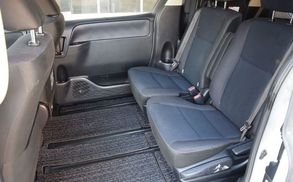 Toyota Noah, 2015 год, 2 080 000 рублей, 13 фотография